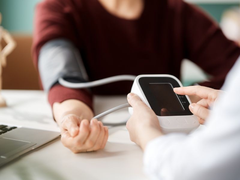 Pressão Alta não tem Sintomas: Por que Você deve Medir sua Pressão Regularmente